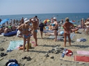 Принимают солнечные ванны пляж, люди, загар, море, купание