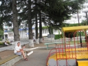 Площадка в санатории отдыхающие, стол, площадка, территория