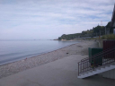 Галечный пляж и спуск к воде море, галька, пляж, лестница