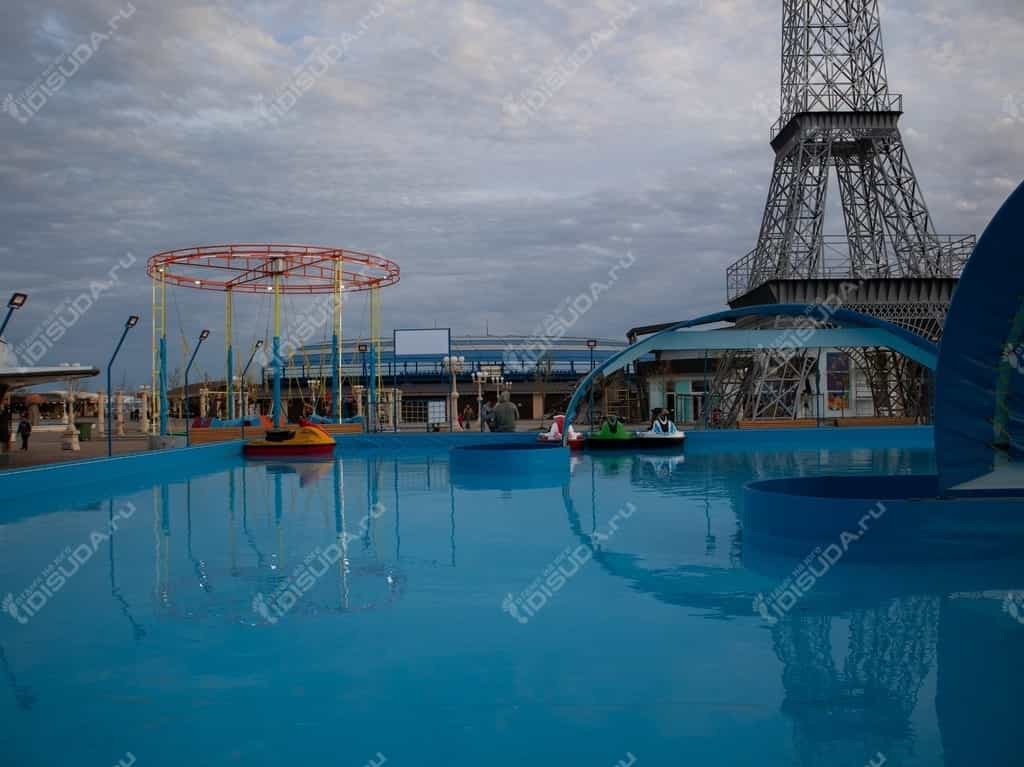 водные развлечения на набережной в Архипо-Осиповке