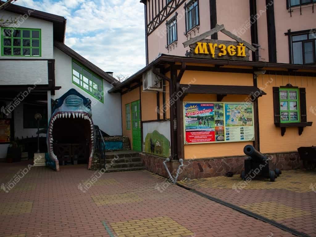 главный вход в океанариум в Архипо-Осиповке