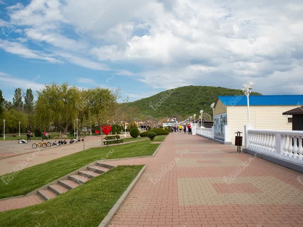 Набережная в Архипо-Осиповке