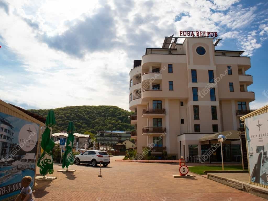 внешний вид здания отеля Роза Ветров в Архипо-Осиповке