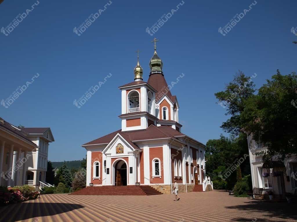 Храм Сергия Радонежского в Дивноморске, вид с улицы