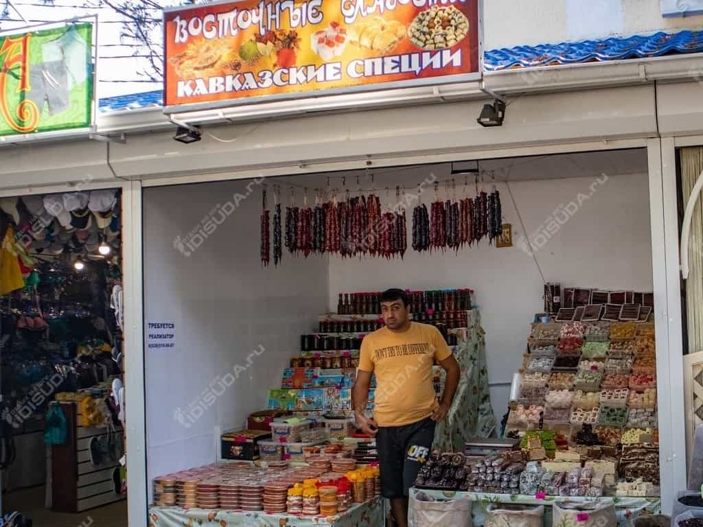 палатка с восточными сладостями и специями в Дивноморском