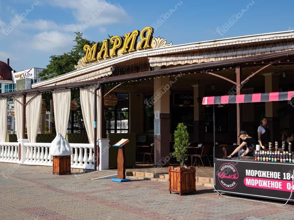 Кафе «Мария» в Кабардинке, главный вход, меню
