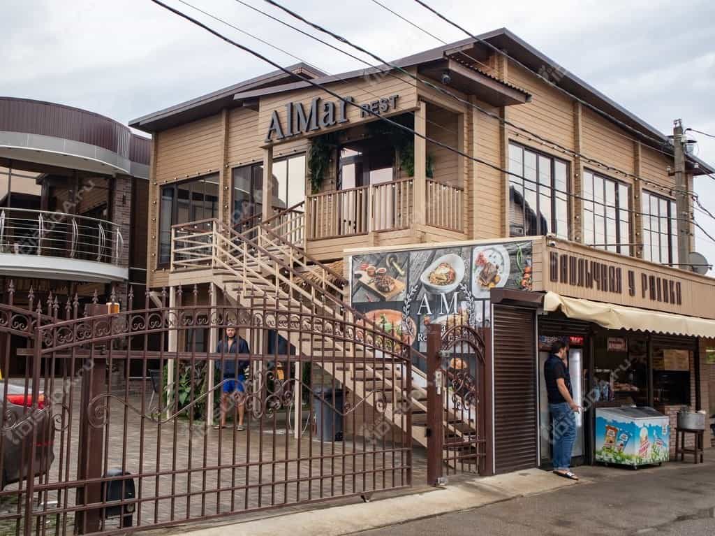 Отель AlMar в Джубге, закрытая территория, шашлычная рядом, вход