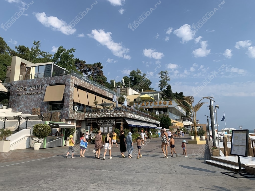 люди, набережная, ресторан Sea Zone на набережной в Сочи